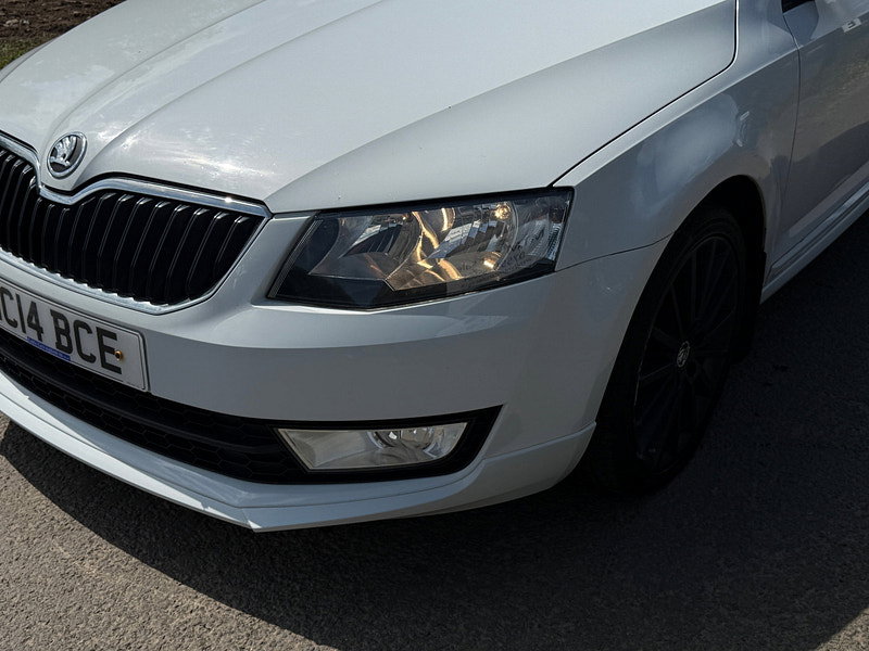 Skoda Octavia 2.0 TDI Black Edition Estate 5dr Diesel Manual Euro 5 (s/s) (150 ps)