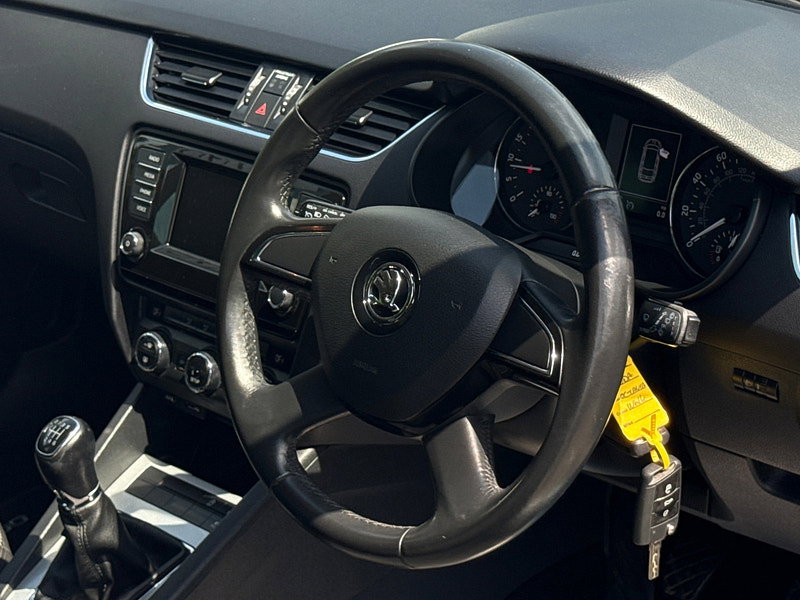 Skoda Octavia 2.0 TDI Black Edition Estate 5dr Diesel Manual Euro 5 (s/s) (150 ps)