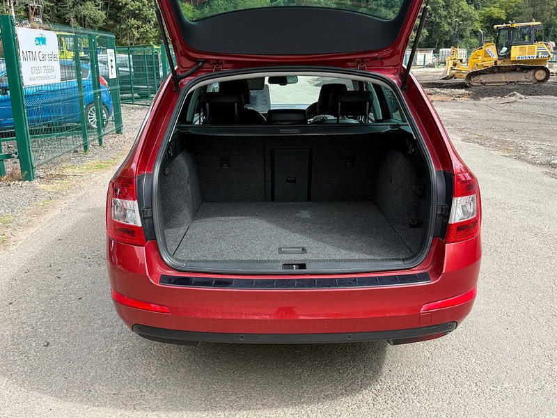 Skoda Octavia 2.0 TDI Elegance Estate 5dr Diesel Manual 4WD Euro 5 (s/s) (150 ps)