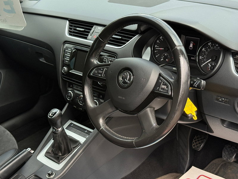 Skoda Octavia 2.0 TDI Elegance Estate 5dr Diesel Manual 4WD Euro 5 (s/s) (150 ps)