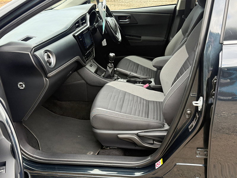 Toyota Auris 1.6 D-4D Design Hatchback 5dr Diesel Manual Euro 6 (s/s) (112 ps)