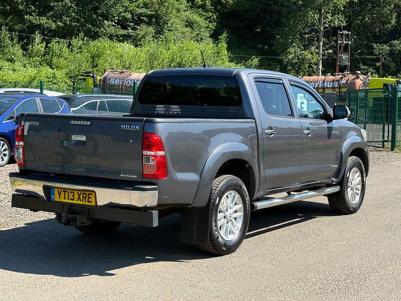 Toyota Hilux 3.0 D-4D Invincible Pickup Double Cab 4dr Diesel Manual 4WD Euro 5 (171 ps)