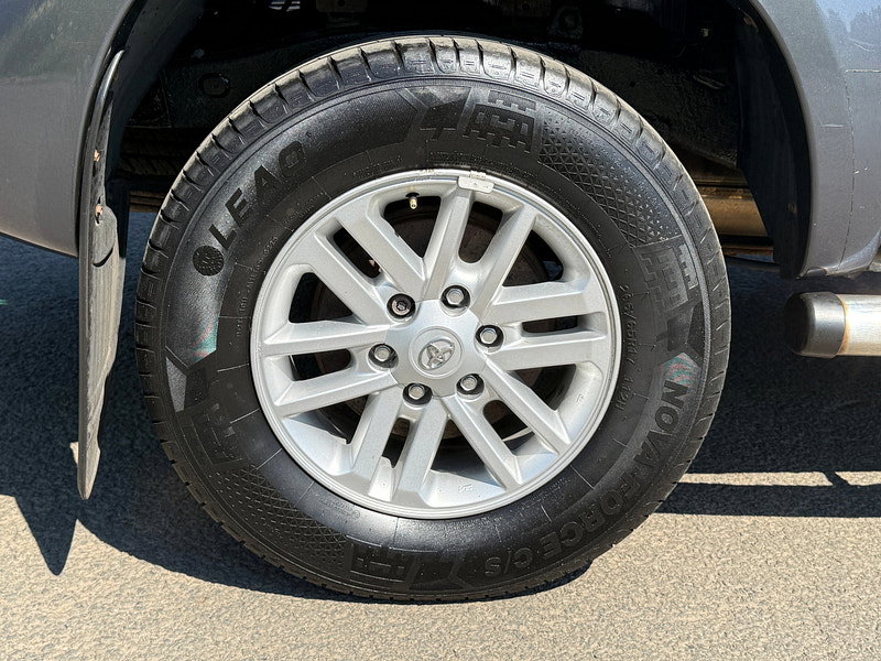 Toyota Hilux 3.0 D-4D Invincible Pickup Double Cab 4dr Diesel Manual 4WD Euro 5 (171 ps)