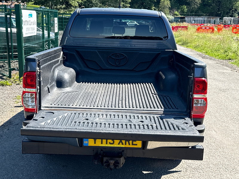 Toyota Hilux 3.0 D-4D Invincible Pickup Double Cab 4dr Diesel Manual 4WD Euro 5 (171 ps)