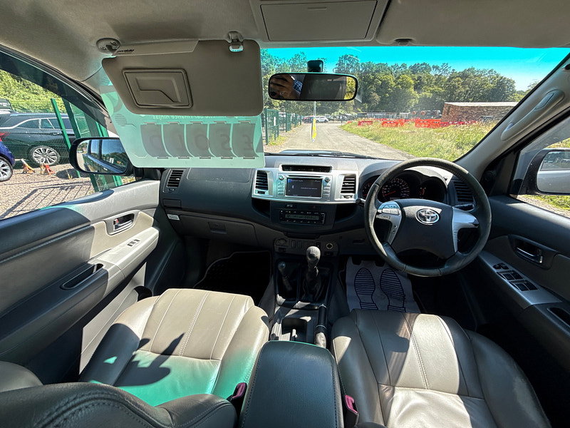 Toyota Hilux 3.0 D-4D Invincible Pickup Double Cab 4dr Diesel Manual 4WD Euro 5 (171 ps)