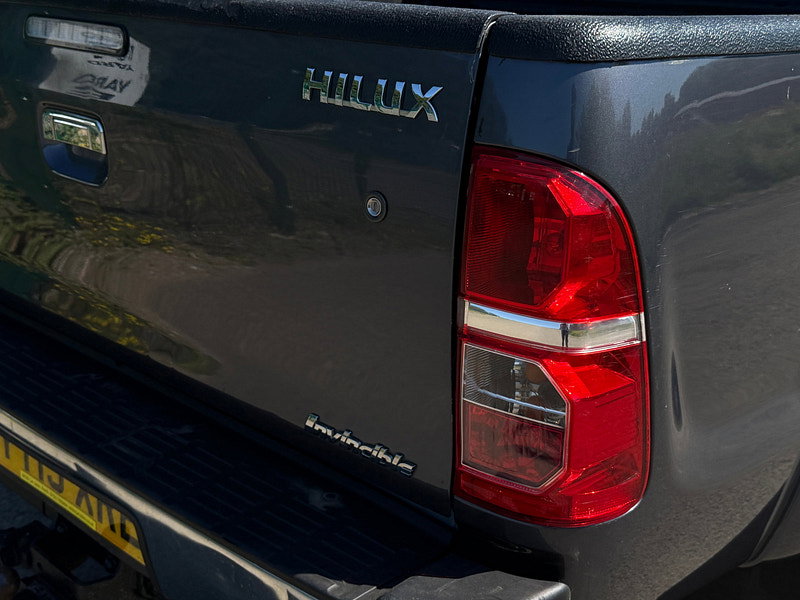 Toyota Hilux 3.0 D-4D Invincible Pickup Double Cab 4dr Diesel Manual 4WD Euro 5 (171 ps)
