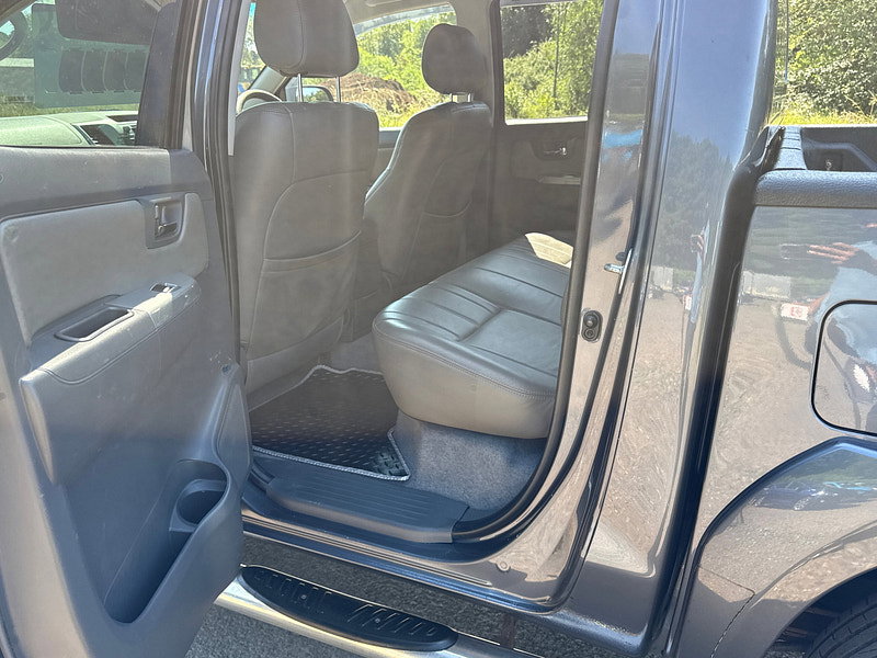 Toyota Hilux 3.0 D-4D Invincible Pickup Double Cab 4dr Diesel Manual 4WD Euro 5 (171 ps)