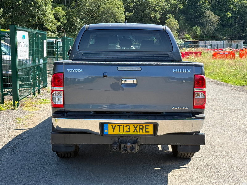 Toyota Hilux 3.0 D-4D Invincible Pickup Double Cab 4dr Diesel Manual 4WD Euro 5 (171 ps)