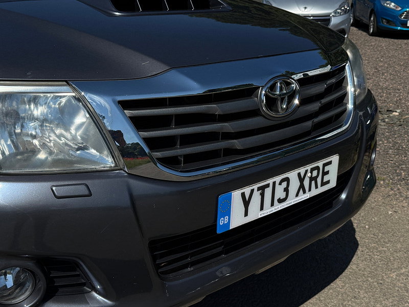 Toyota Hilux 3.0 D-4D Invincible Pickup Double Cab 4dr Diesel Manual 4WD Euro 5 (171 ps)