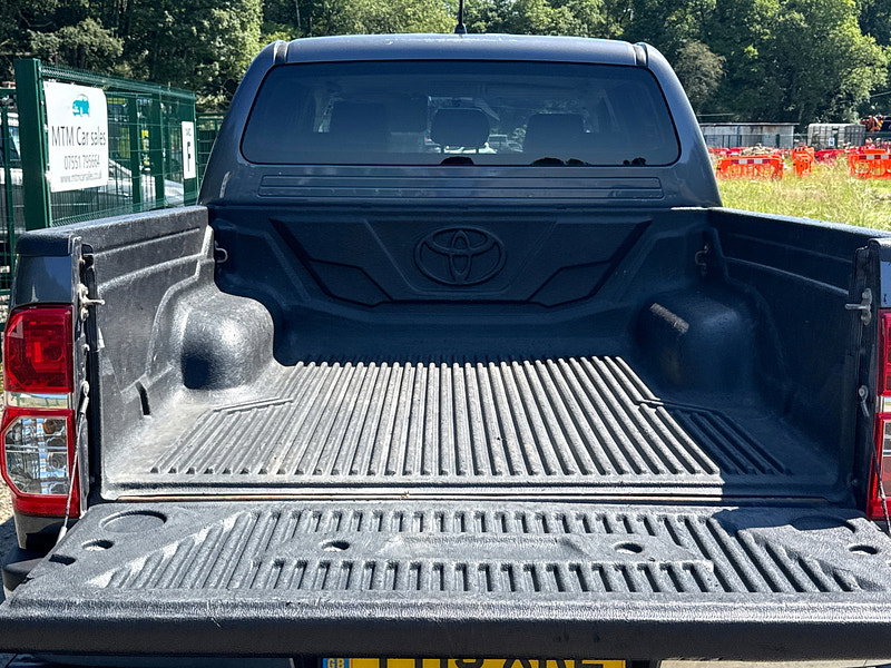 Toyota Hilux 3.0 D-4D Invincible Pickup Double Cab 4dr Diesel Manual 4WD Euro 5 (171 ps)