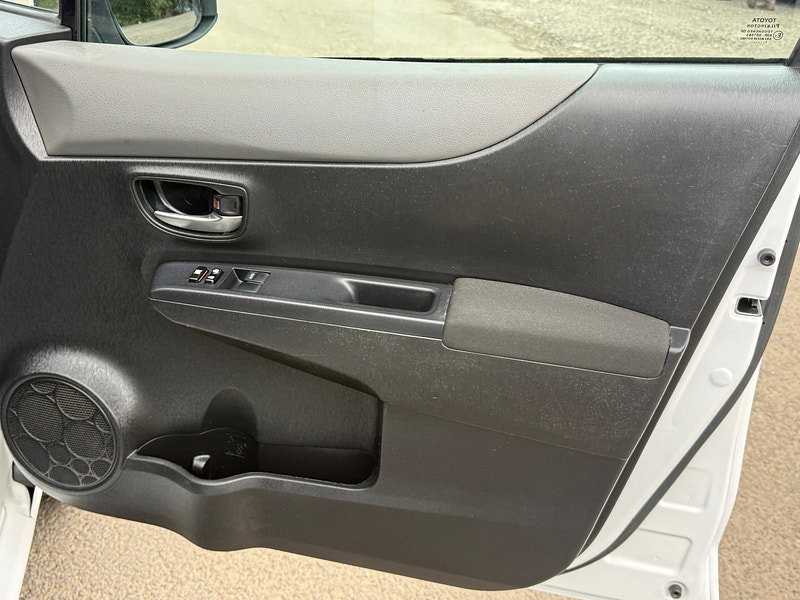 Toyota Yaris 1.33 Dual VVT-i SR Hatchback 5dr Petrol Manual Euro 5 (101 ps)