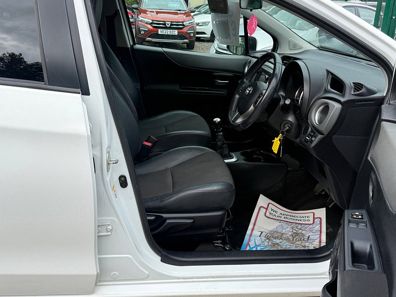 Toyota Yaris 1.33 Dual VVT-i SR Hatchback 5dr Petrol Manual Euro 5 (101 ps)