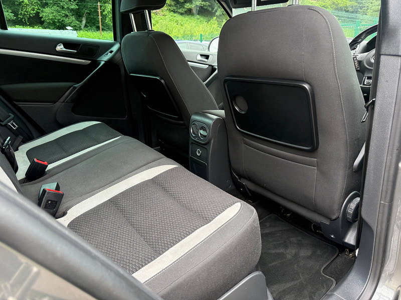 Volkswagen Tiguan 2.0 TDI BlueMotion Tech R-Line SUV 5dr Diesel Manual 4WD Euro 5 (s/s) (Nav) (140 ps)