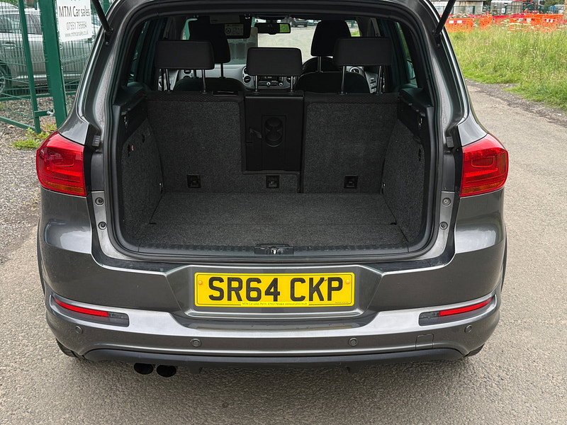 Volkswagen Tiguan 2.0 TDI BlueMotion Tech R-Line SUV 5dr Diesel Manual 4WD Euro 5 (s/s) (Nav) (140 ps)