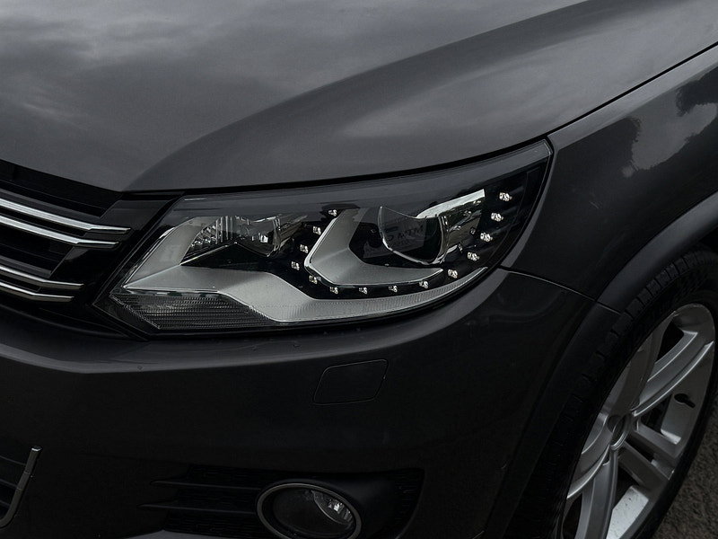 Volkswagen Tiguan 2.0 TDI BlueMotion Tech R-Line SUV 5dr Diesel Manual 4WD Euro 5 (s/s) (Nav) (140 ps)