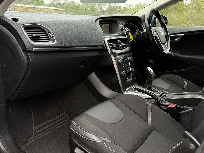 Volvo V40 1.6 T3 SE Hatchback 5dr Petrol Manual Euro 5 (s/s) (150 ps)