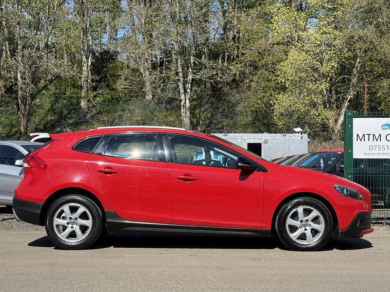 Volvo V40 Cross Country 2.0 D3 SE Hatchback 5dr Diesel Manual Euro 5 (s/s) (150 ps)