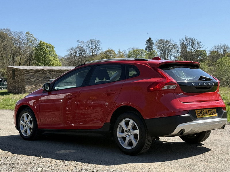 Volvo V40 Cross Country 2.0 D3 SE Hatchback 5dr Diesel Manual Euro 5 (s/s) (150 ps)