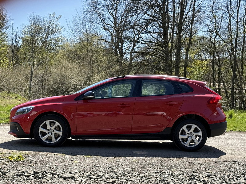 Volvo V40 Cross Country 2.0 D3 SE Hatchback 5dr Diesel Manual Euro 5 (s/s) (150 ps)