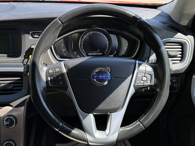 Volvo V40 Cross Country 2.0 D3 SE Hatchback 5dr Diesel Manual Euro 5 (s/s) (150 ps)