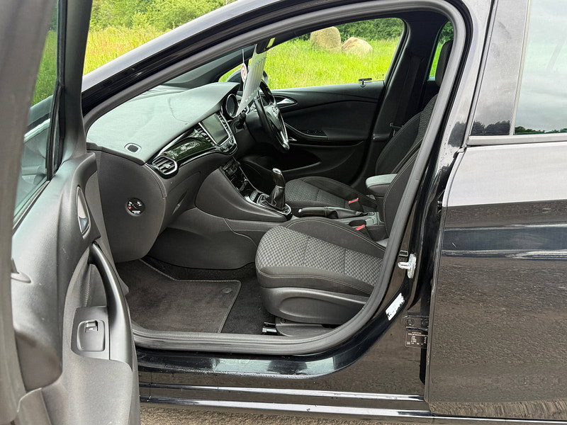 Vauxhall Astra 1.6 CDTi BlueInjection SRi Nav Sports Tourer 5dr Diesel Manual Euro 6 (s/s) (136 ps)
