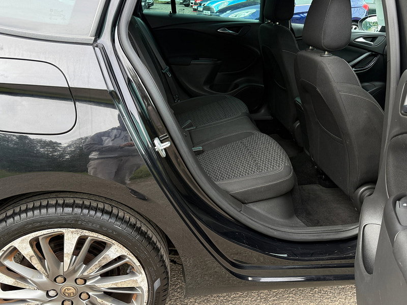 Vauxhall Astra 1.6 CDTi BlueInjection SRi Nav Sports Tourer 5dr Diesel Manual Euro 6 (s/s) (136 ps)