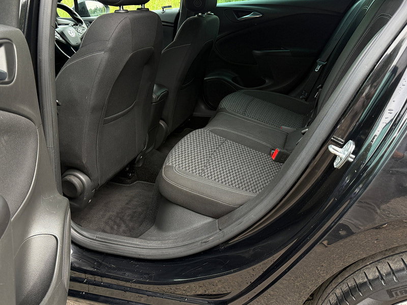 Vauxhall Astra 1.6 CDTi BlueInjection SRi Nav Sports Tourer 5dr Diesel Manual Euro 6 (s/s) (136 ps)