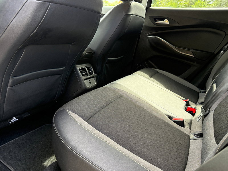 Vauxhall Grandland X 1.2 Turbo GPF Sport Nav SUV 5dr Petrol Manual Euro 6 (s/s) (130 ps)