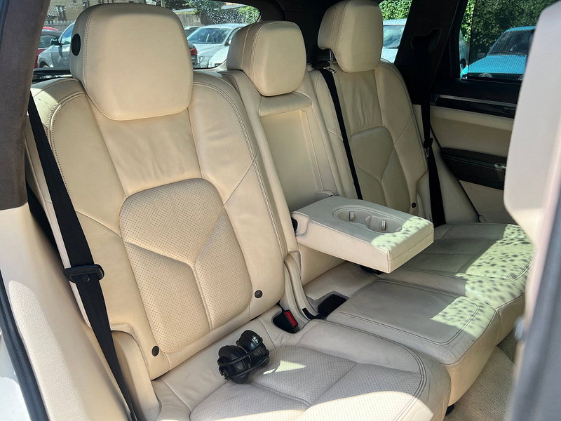 Porsche Cayenne 4.8T V8 SUV 5dr Petrol TiptronicS 4WD Euro 5 (s/s) (500 ps)