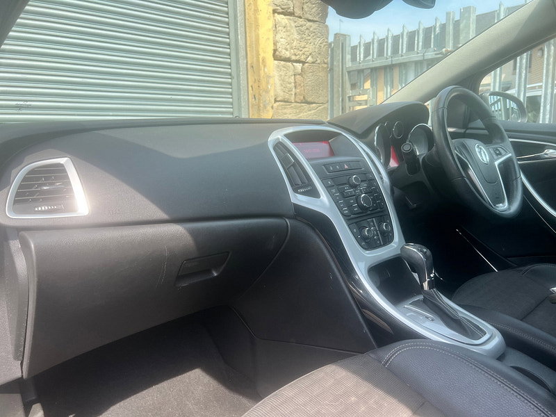 Vauxhall Astra GTC 1.4T SRi Coupe 3dr Petrol Auto Euro 5 (140 ps)