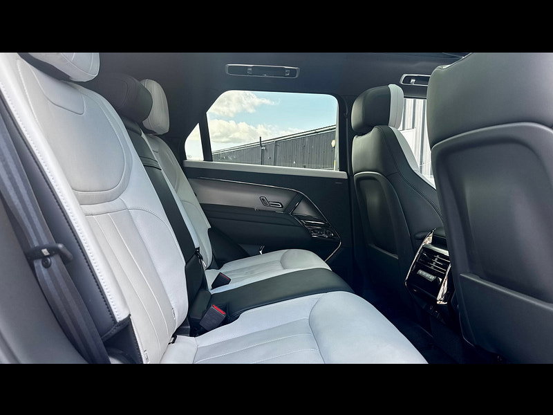 Land Rover Range Rover Sport 3.0 D300 MHEV Dynamic SE SUV 5dr Diesel Auto 4WD Euro 6 (s/s) (300 ps)