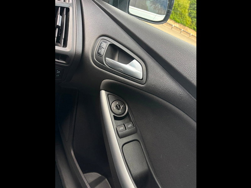 Ford Focus 1.5 TDCi Zetec Edition Hatchback 5dr Diesel Manual Euro 6 (s/s) (120 ps)