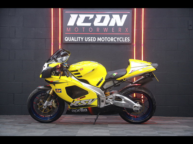 Aprilia RSV1000 RSV1000 R Factory RSV1000 RSV1000R VERY RARE BIKE