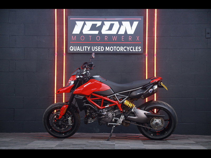 DUCATI Hypermotard 950 950 Naked Petrol Manual Euro 4 (114 ps)