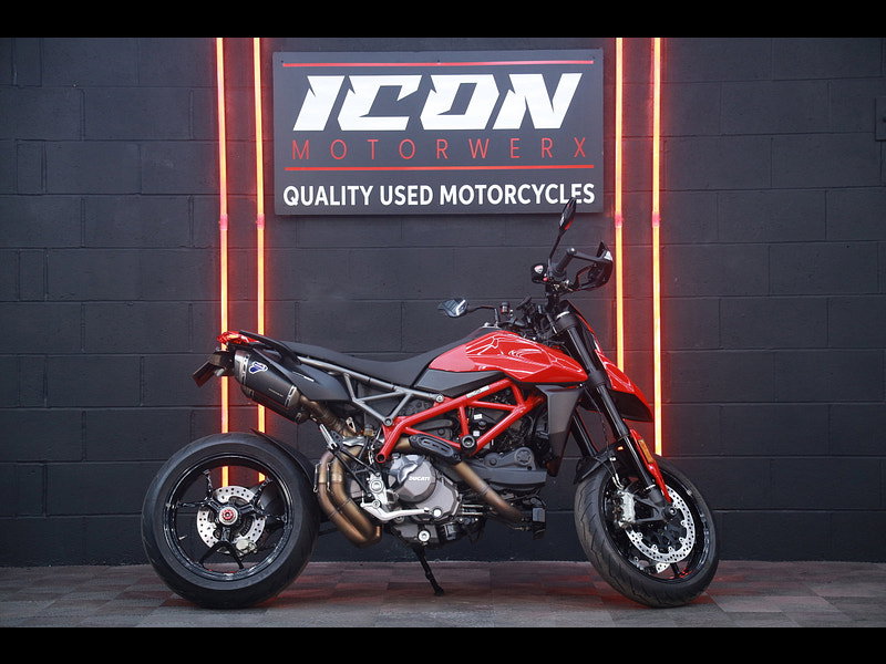 DUCATI Hypermotard 950 950 Naked Petrol Manual Euro 4 (114 ps)
