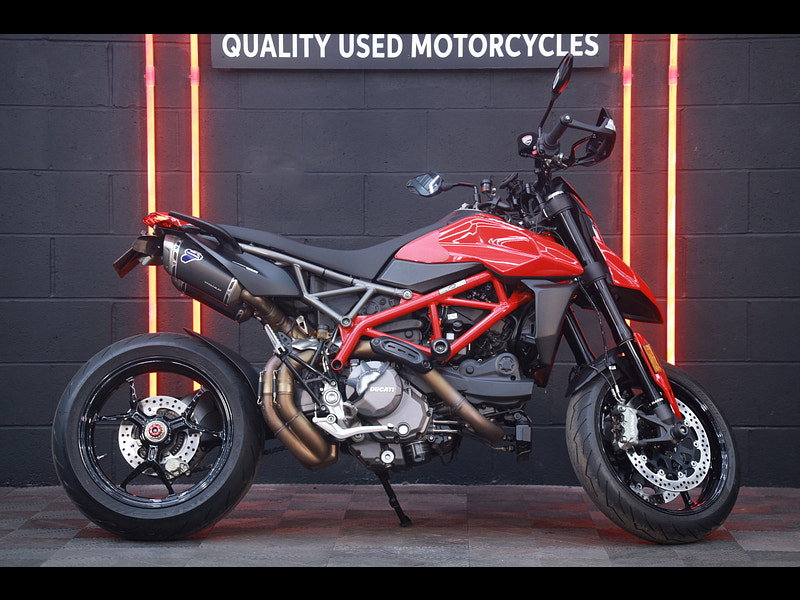 DUCATI Hypermotard 950 950 Naked Petrol Manual Euro 4 (114 ps)