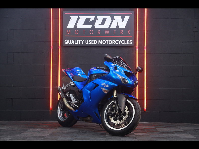 KAWASAKI Ninja ZX-10R 1000cc LOW MILES VERY CLEAN EXAMPLE