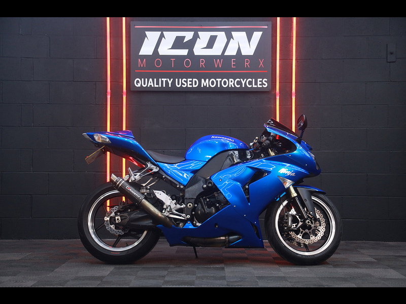 KAWASAKI Ninja ZX-10R 1000cc LOW MILES VERY CLEAN EXAMPLE
