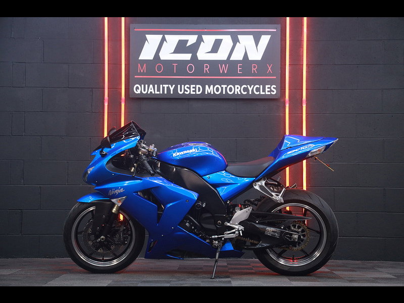 KAWASAKI Ninja ZX-10R 1000cc LOW MILES VERY CLEAN EXAMPLE