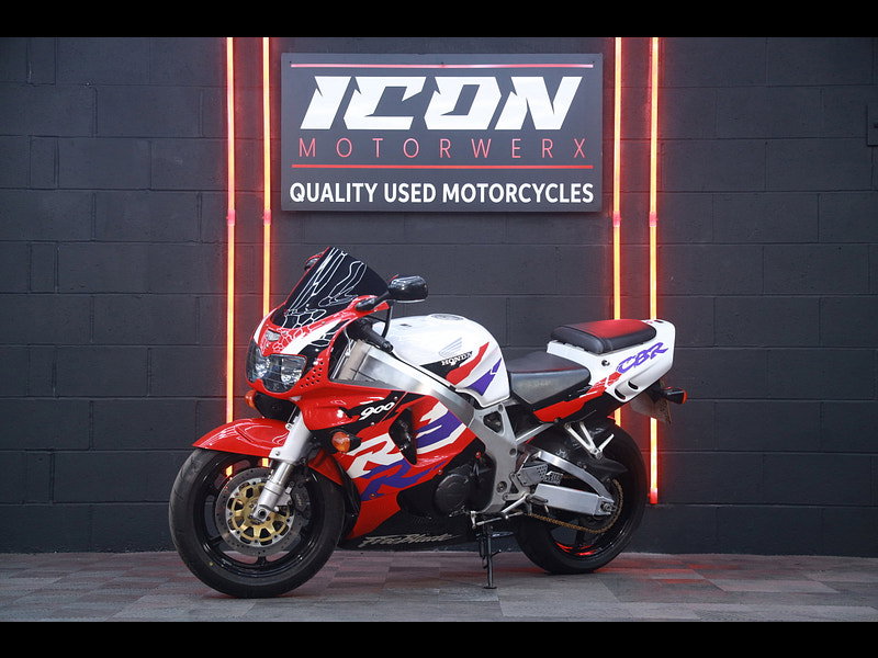 Honda CBR900RR Fireblade 11082 MILES CLEAN EXAMPLE