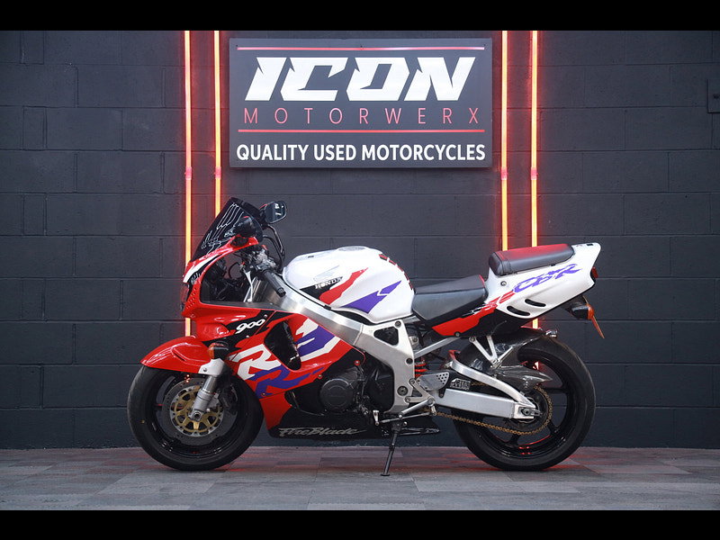 Honda CBR900RR Fireblade 11082 MILES CLEAN EXAMPLE