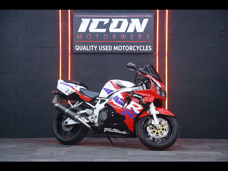Honda CBR900RR Fireblade 11082 MILES CLEAN EXAMPLE