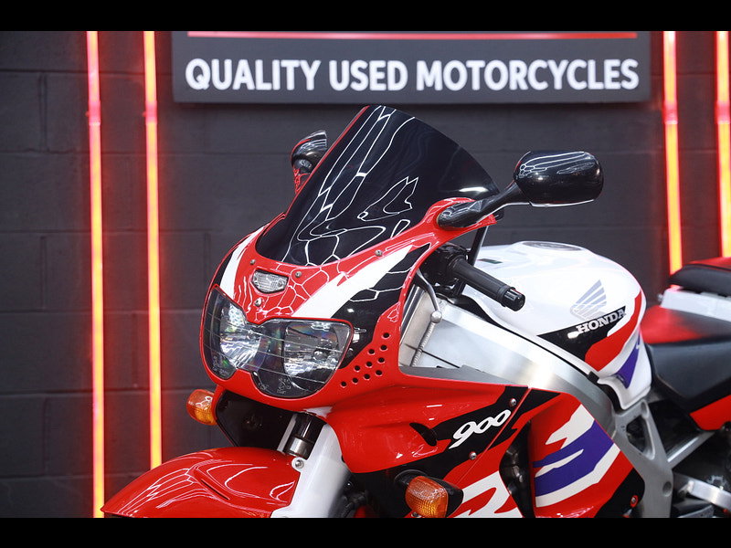 Honda CBR900RR Fireblade 11082 MILES CLEAN EXAMPLE