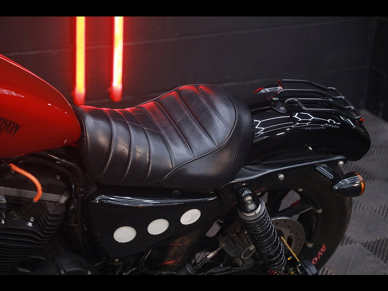 Harley-Davidson Sportster 883 XL883N Iron 883 Custom Cruiser bobber