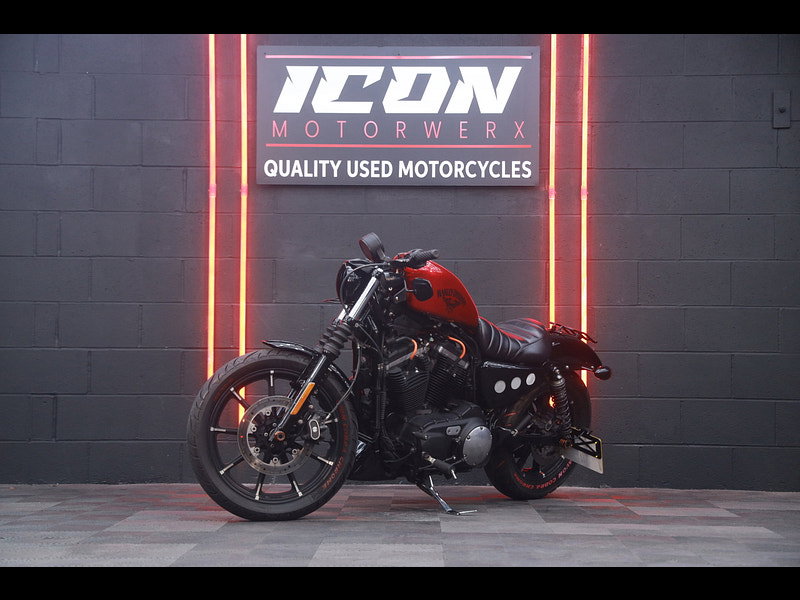 Harley-Davidson Sportster 883 XL883N Iron 883 Custom Cruiser bobber