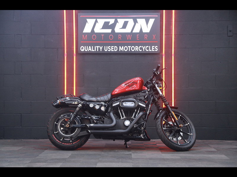 Harley-Davidson Sportster 883 XL883N Iron 883 Custom Cruiser bobber