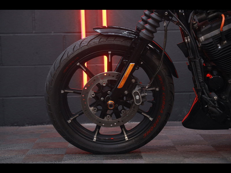 Harley-Davidson Sportster 883 XL883N Iron 883 Custom Cruiser bobber