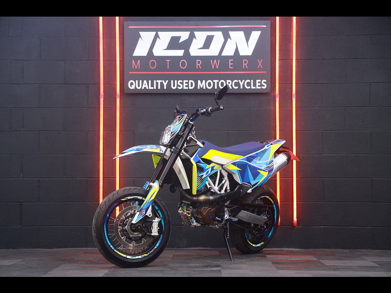 HUSQVARNA 701 Supermoto 701 SM Super Moto Petrol Manual Euro 4 (75 ps)