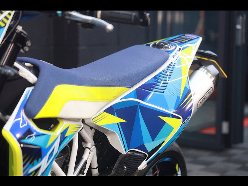 HUSQVARNA 701 Supermoto 701 SM Super Moto Petrol Manual Euro 4 (75 ps)