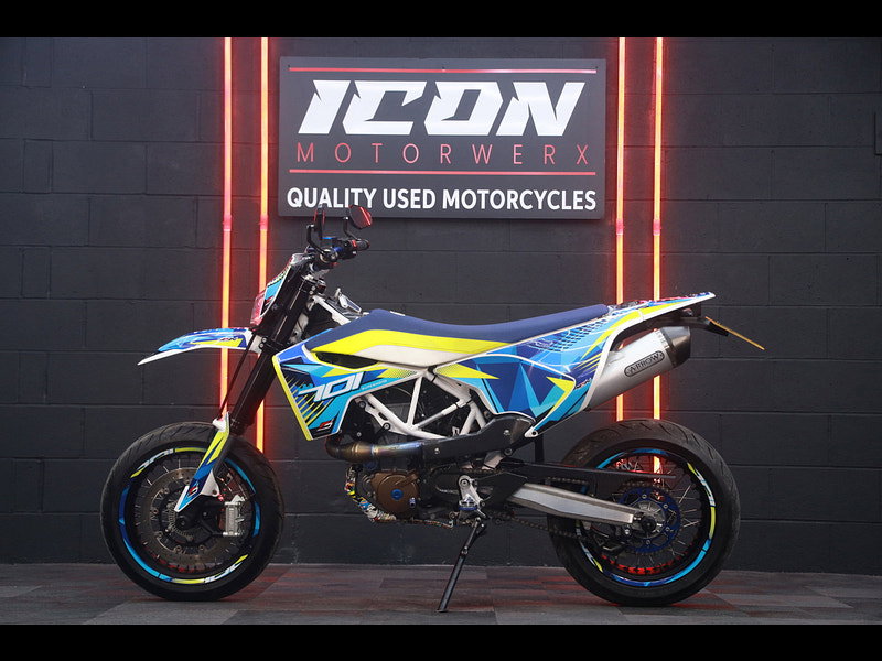 HUSQVARNA 701 Supermoto 701 SM Super Moto Petrol Manual Euro 4 (75 ps)